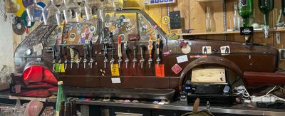 Curieuse et insolite tireuse 15 becs montée sur une carrosse…