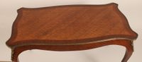 Table basse galbée toutes faces, en bois de placage et marqu… (photo 4)