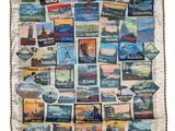 une photo d'une tenture murale représentant de nombreuses affiches de voyage de styles variés