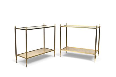 paire de tables d'appoint en laiton et en verre