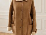 une image d'un manteau sur un mannequin mannequin mannequin mannequin mannequin mannequin mannequin mannequin mann