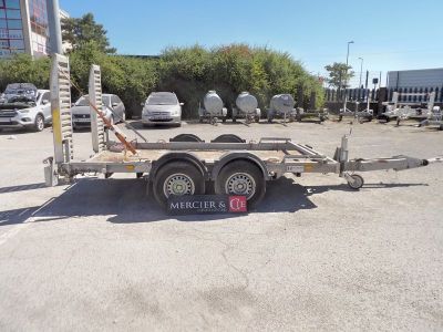 an image of a trailer parked in a parking lot