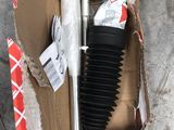 une boîte en carton contenant une paire de ciseaux