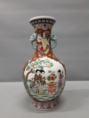 Chine : vase en porcelaine. XXème.
