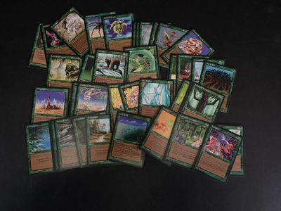 beaucoup de cartes sur la table