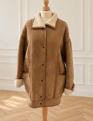 une image d'un manteau sur un mannequin mannequin mannequin mannequin mannequin mannequin mannequin mannequin mann