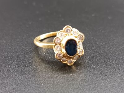 Bague dite maguerite en or jaune 18k 750/° ornée d'un saphir…