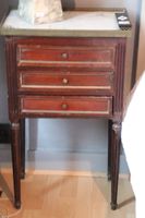 Lit 160 cm, un chevet de style Louis XVI à galerie (68 x 41 … (photo 3)