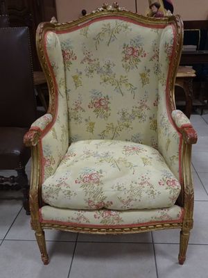 a chair that is sitting on the floor in the room