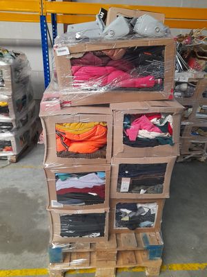 LOT DE SOLDERIE DONT 1 PELUCHE HULK + VETEMENTS DONT 16 MICKEY + MAILL - Photo 1