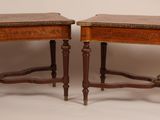 paire de tables d'appoint anciennes avec plateau en marbre et pieds tournés