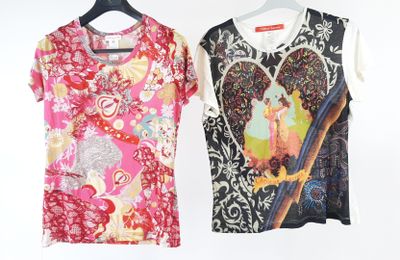 CHRISTIAN LACROIX Bazar. Reunion de 2 T-Shirt imprimés.