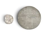 une vieille pièce d'argent sur laquelle est représenté un hibou