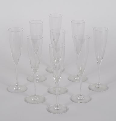 BACCARAT : 9 flûtes à champagne en cristal.