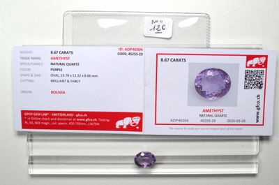 Un amethoral est exposé dans une vitrine.