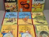 plusieurs livres pour enfants sont alignés sur une table