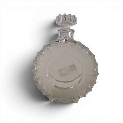 une image représentant une bouteille en verre sur laquelle figure un smiley