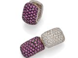 une paire de boucles d'oreilles en diamants roses et blancs