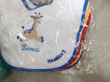 a bib with a picture of a giraffe on it
