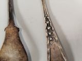 two spoons that are sitting next to each other