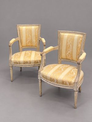paire de fauteuils de style louis xvi