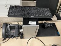 Un ordinateur portable LENOVO, un tour de marque HP, un télé…