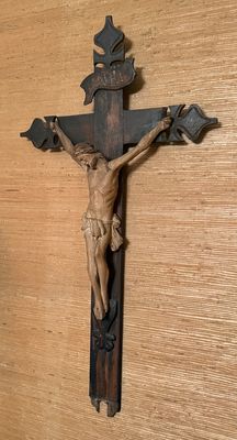 Christ en croix, bois polychrome, H 75 x 41