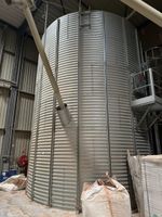 Silo d'intérieur de stockage et son contenu résiduel (stock … (photo 3)