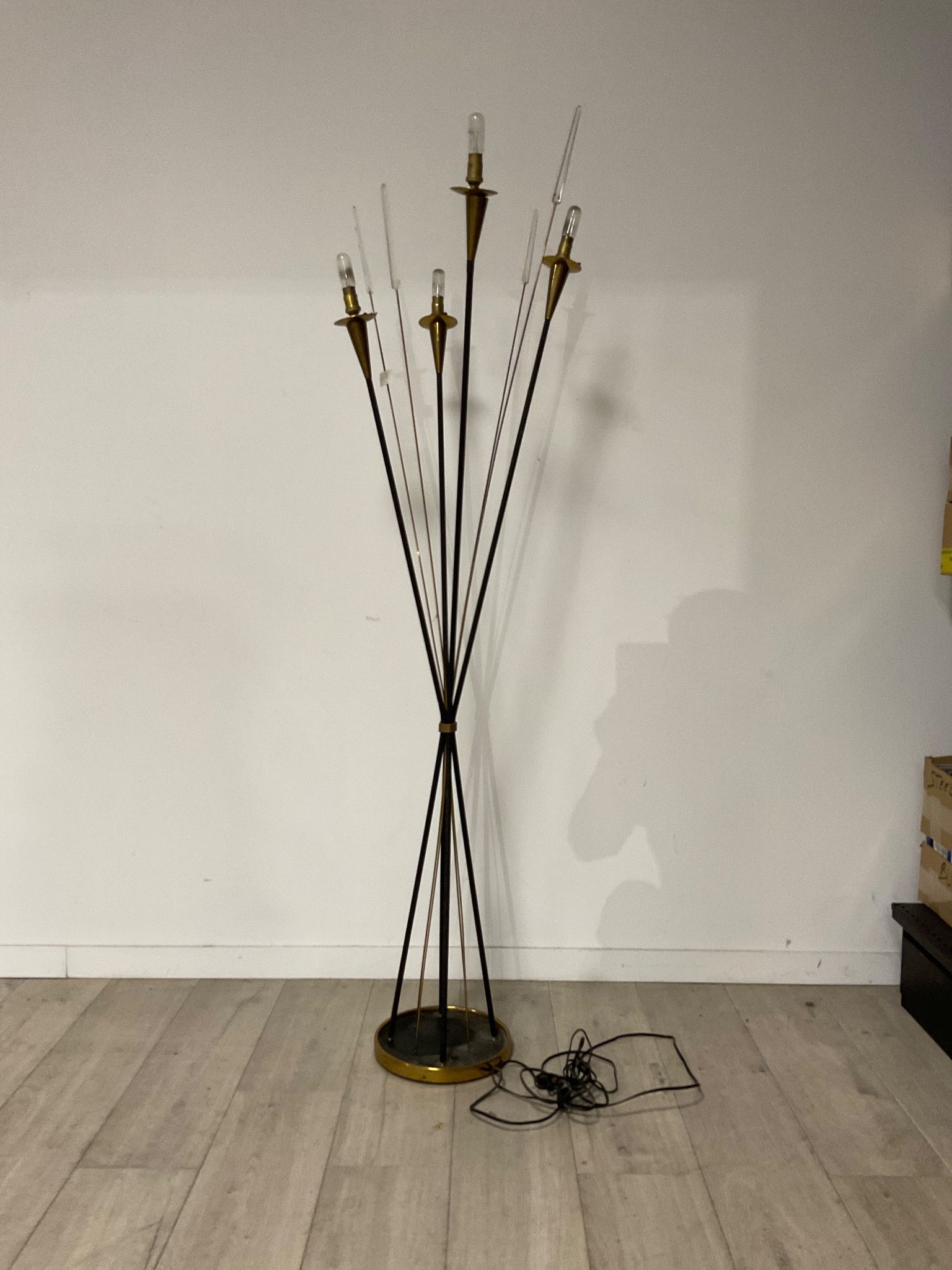 René MATHIEU pour la maison LUNEL , lampadaire modèle « aux …