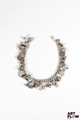 Collier en argent avec charm's Longueur : 27,5 cm environ Po…