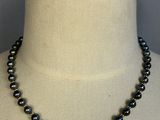 gros plan d'un collier sur un mannequin mannequin mannequin mannequin mannequin mannequin mannequin mannequin mannequin
