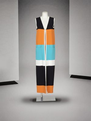une image d'une robe sur un mannequin