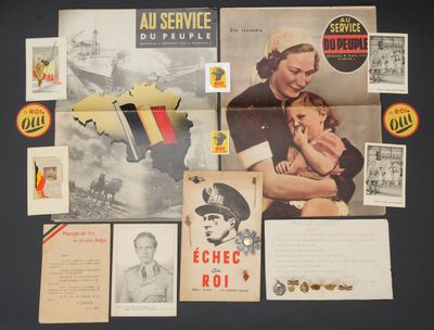 une collection de souvenirs militaires exposée sur une table