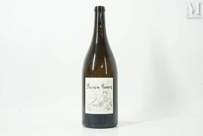 une bouteille de vin posée sur une table