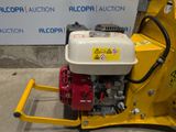 a small machine that is sitting on the ground