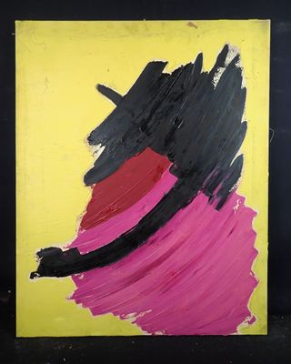 tableau représentant une composition abstraite noire et rose sur un fond jaune et noir