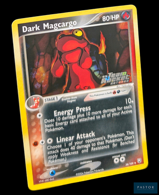 une photo d'une carte Pokémon sur laquelle figure un personnage rouge