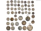 une image représentant une collection de pièces d'argent et de bronze