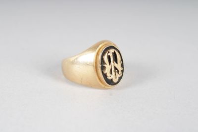 chevalière en or jaune et onyx, poids brut 18.8 g env. TDD 6… - Photo 1