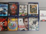 de nombreux jeux vidéo exposés sur la table
