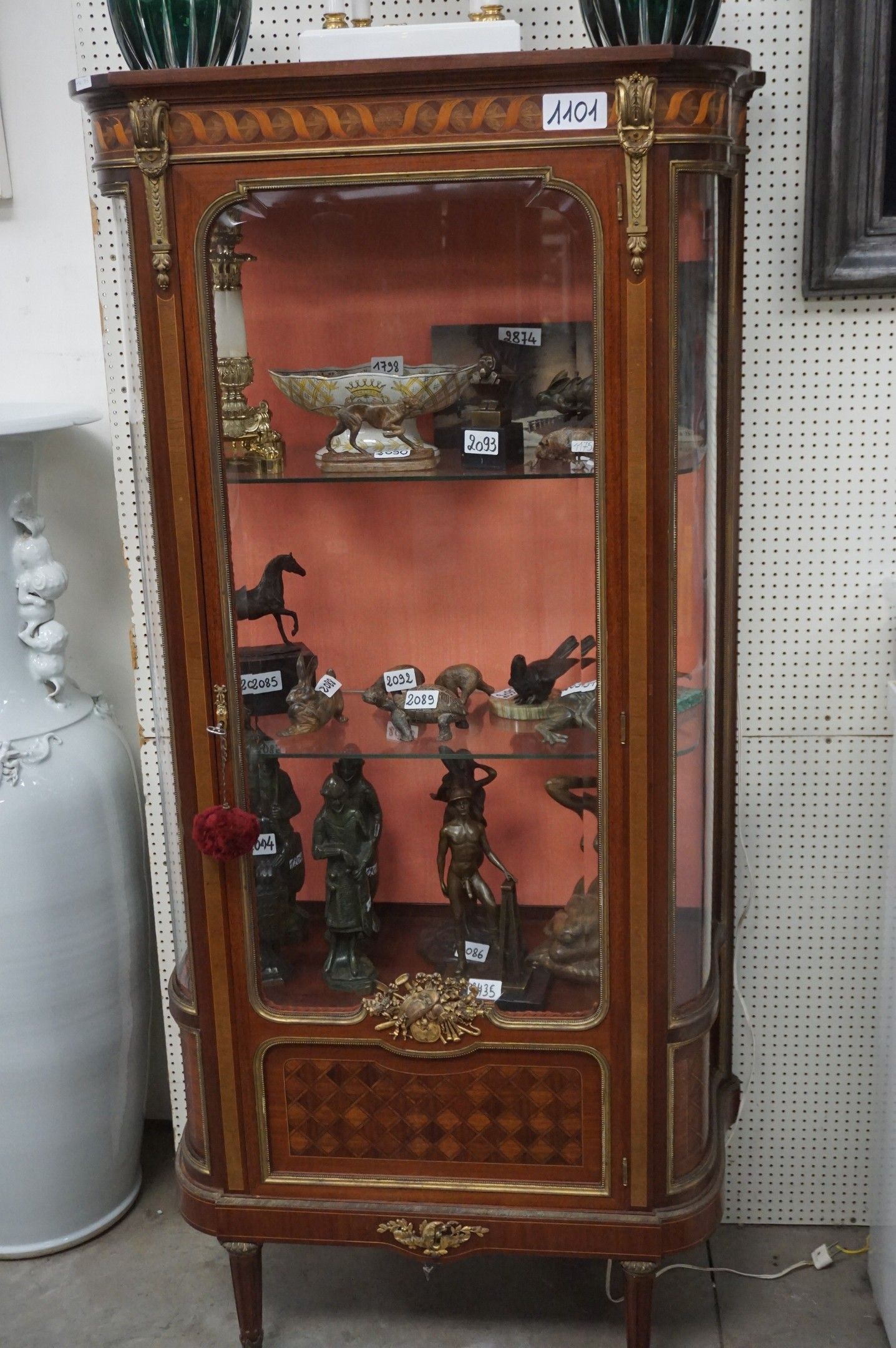 belle vitrine en marqueterie - style Louis XV - avec monture…