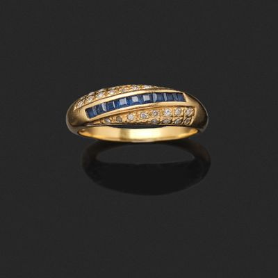 une bague en saphir et diamant
