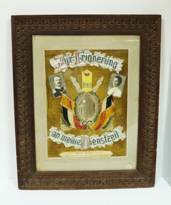 tableau encadré représentant un blason surmonté d'une couronne