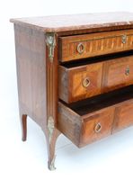 Commode de forme rectangulaire en bois de placage ouvrant à … (photo 4)