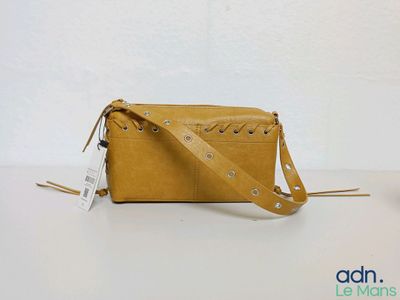une image représentant un sac à main beige muni d'une bandoulière