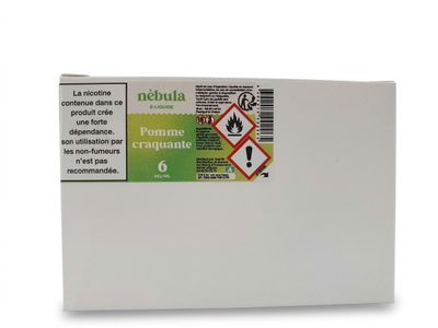 un gros plan d'une boîte blanche sur laquelle est collée une étiquette