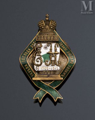 an image of a badge with a crown on top of it