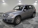 une photo d'une Mercedes GLK garée dans un garage