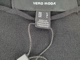 a close up of a label on a sweater that says vero moda