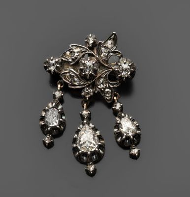 une broche ancienne sertie de diamants